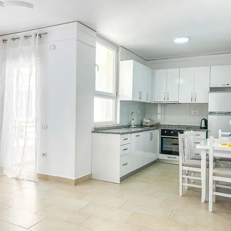 Riviera Glow B86 * Golem (Tirana)