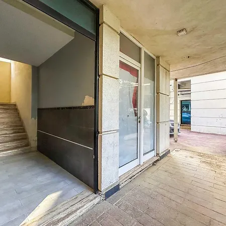 Riviera Glow B86 * Golem (Tirana)